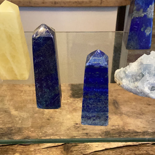 Obélisque de Lapis Lazuli naturel (100g - 200g)