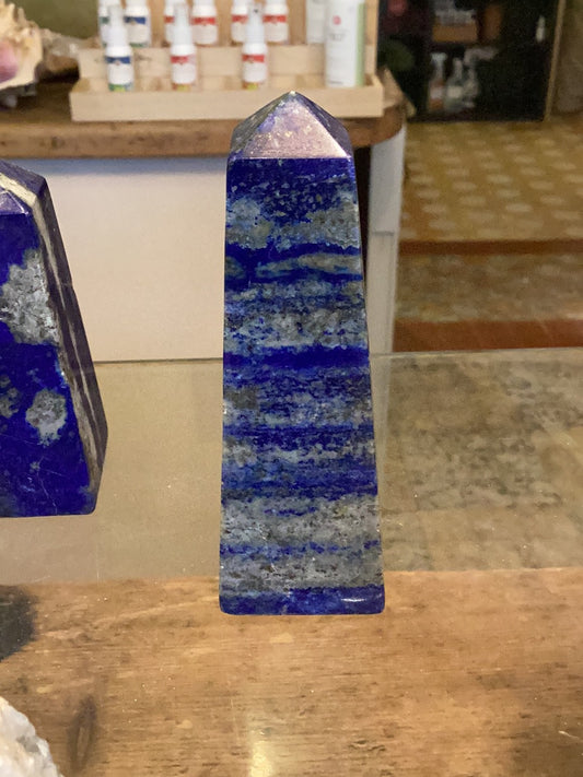 Obélisque de Lapis Lazuli naturel (260g - 270g)