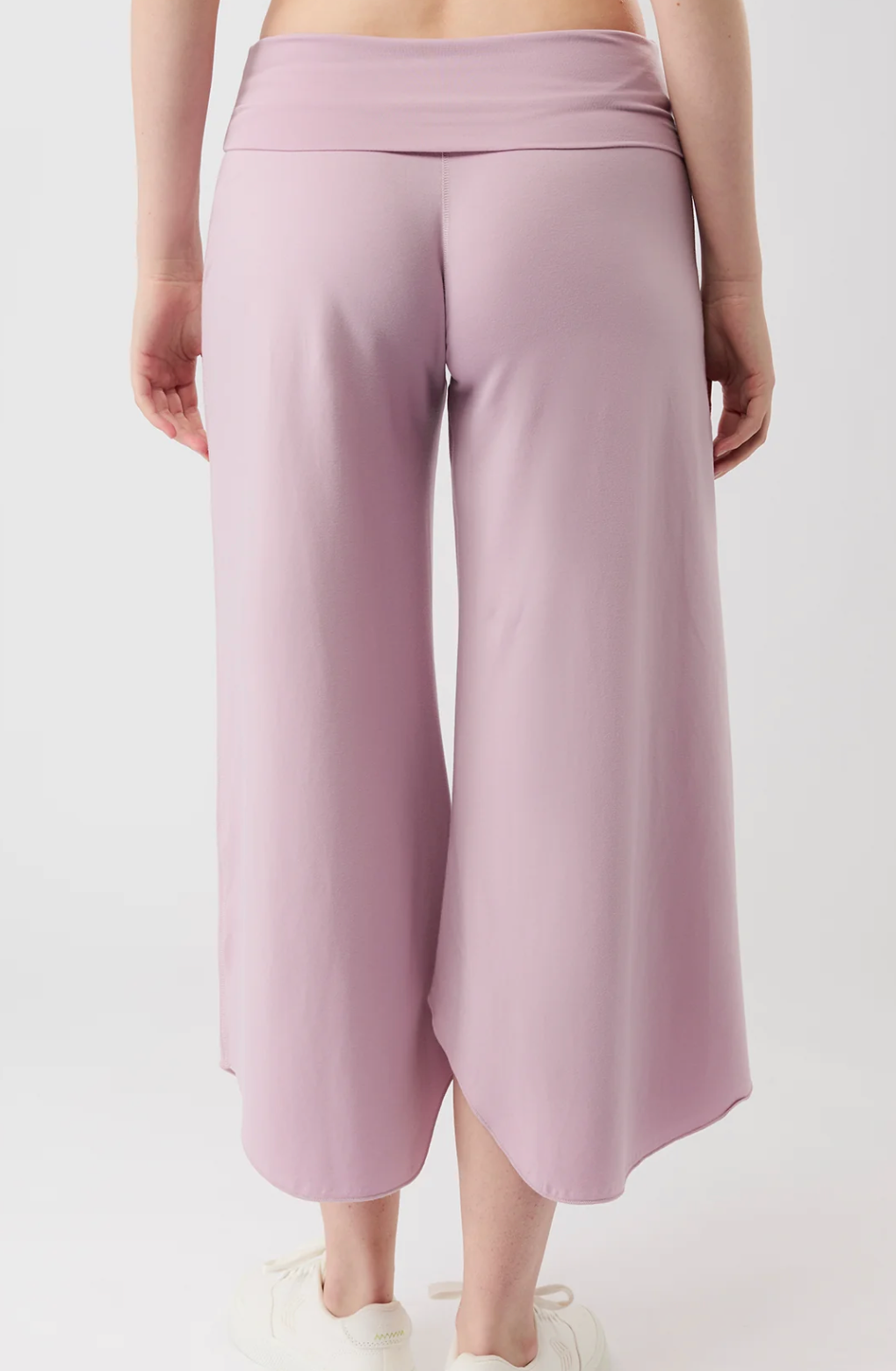 Roll-Over-Tulpenhose in natürlichem Tencel-Dschungelgrün – Mandala