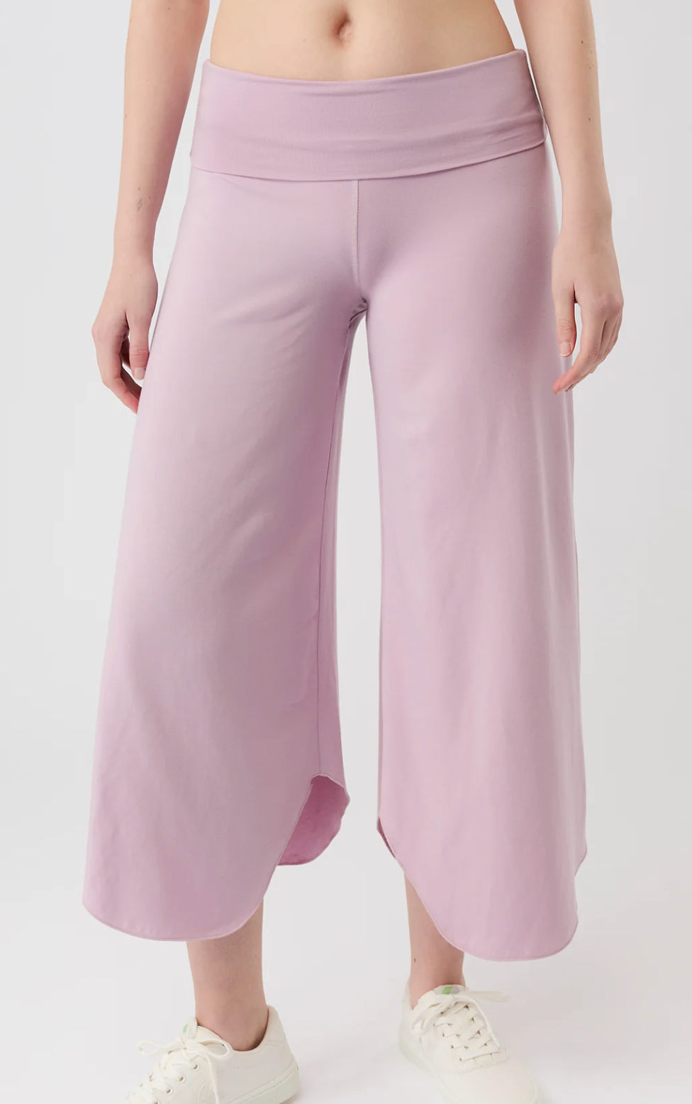 Roll-Over-Tulpenhose in natürlichem Tencel-Dschungelgrün – Mandala