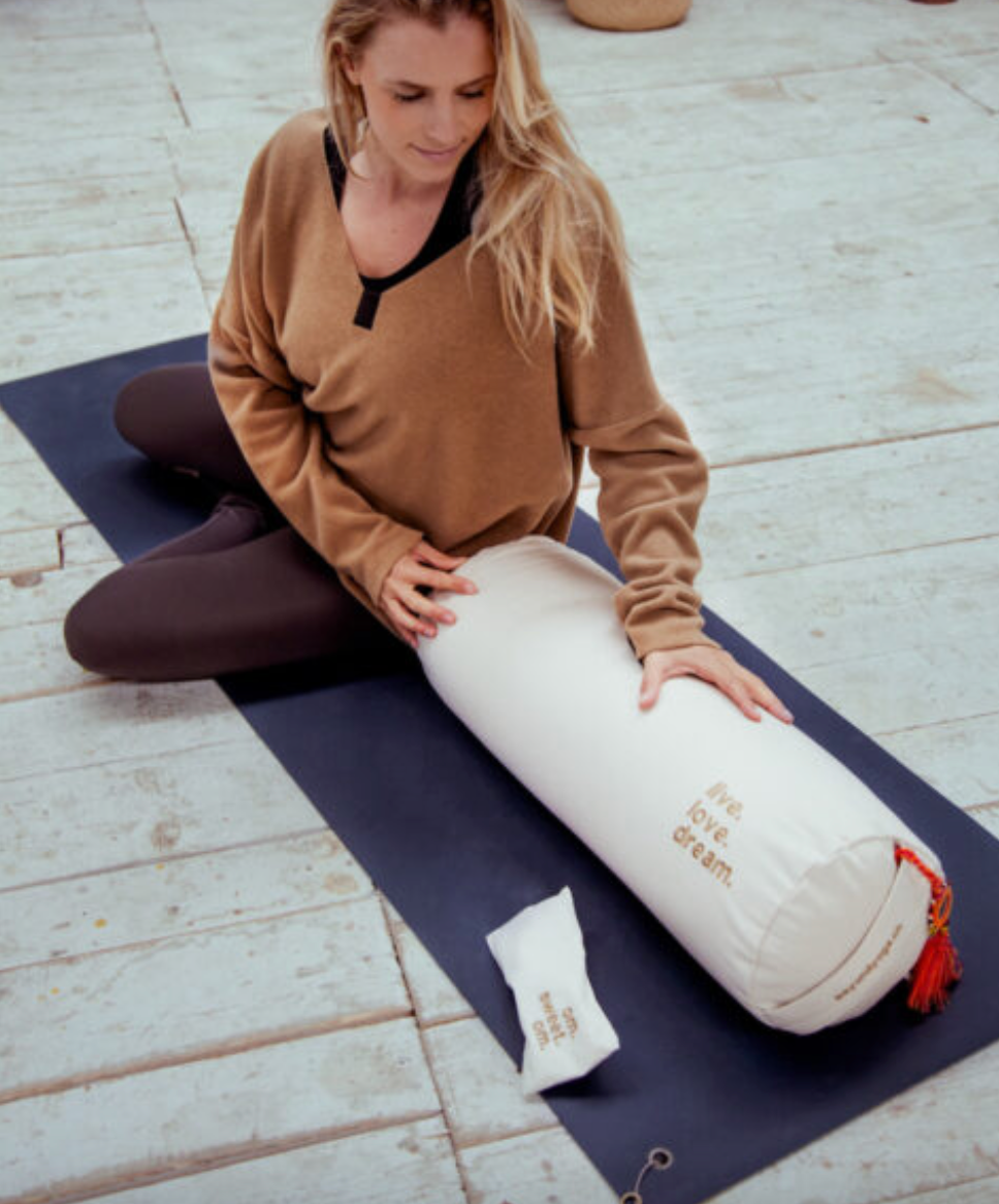 Bolster in organic cotton and Taupe buckwheat husks