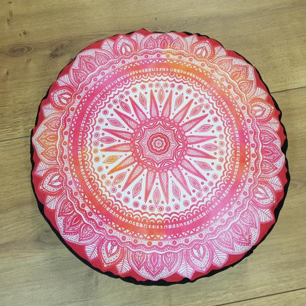 Coussin mandala noir et rouge