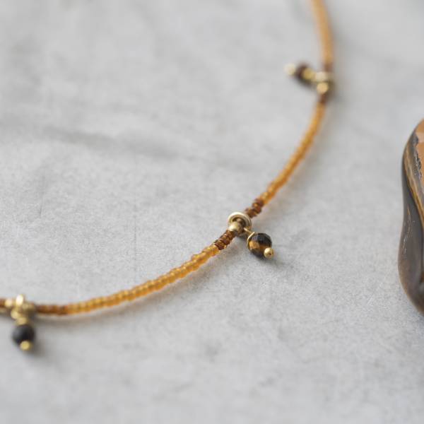 Collier Cocoon en or et oeil de tigre