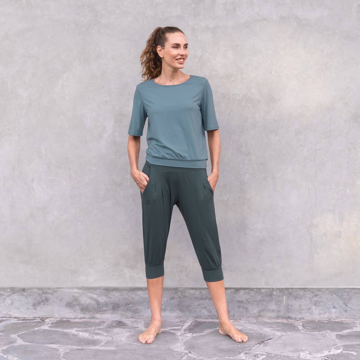 Pantalon Nidhi en coton biologique - vert forêt