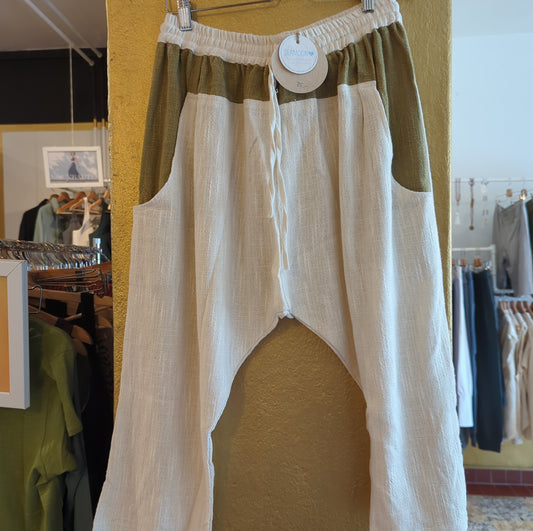 Bugla 3/4 raw cotton pants - ecru and green