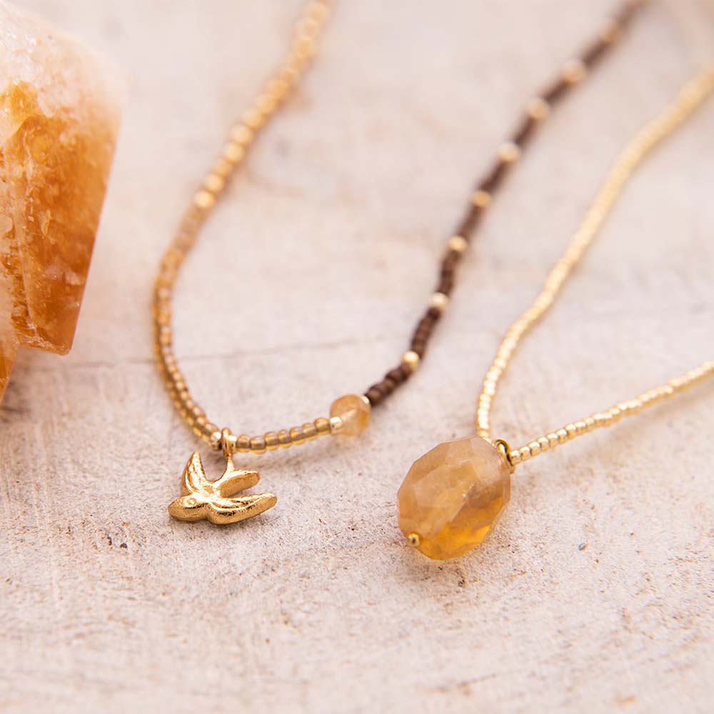 Calm citrine stone and golden pearl necklace