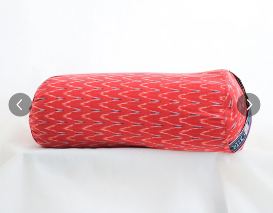 Bolster raspberry with round pattern spelled filling