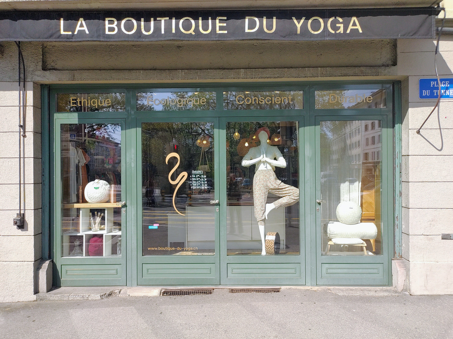 Bol tibétain Ishana noir et or 10-11 cm – La Boutique du Yoga-Lausanne
