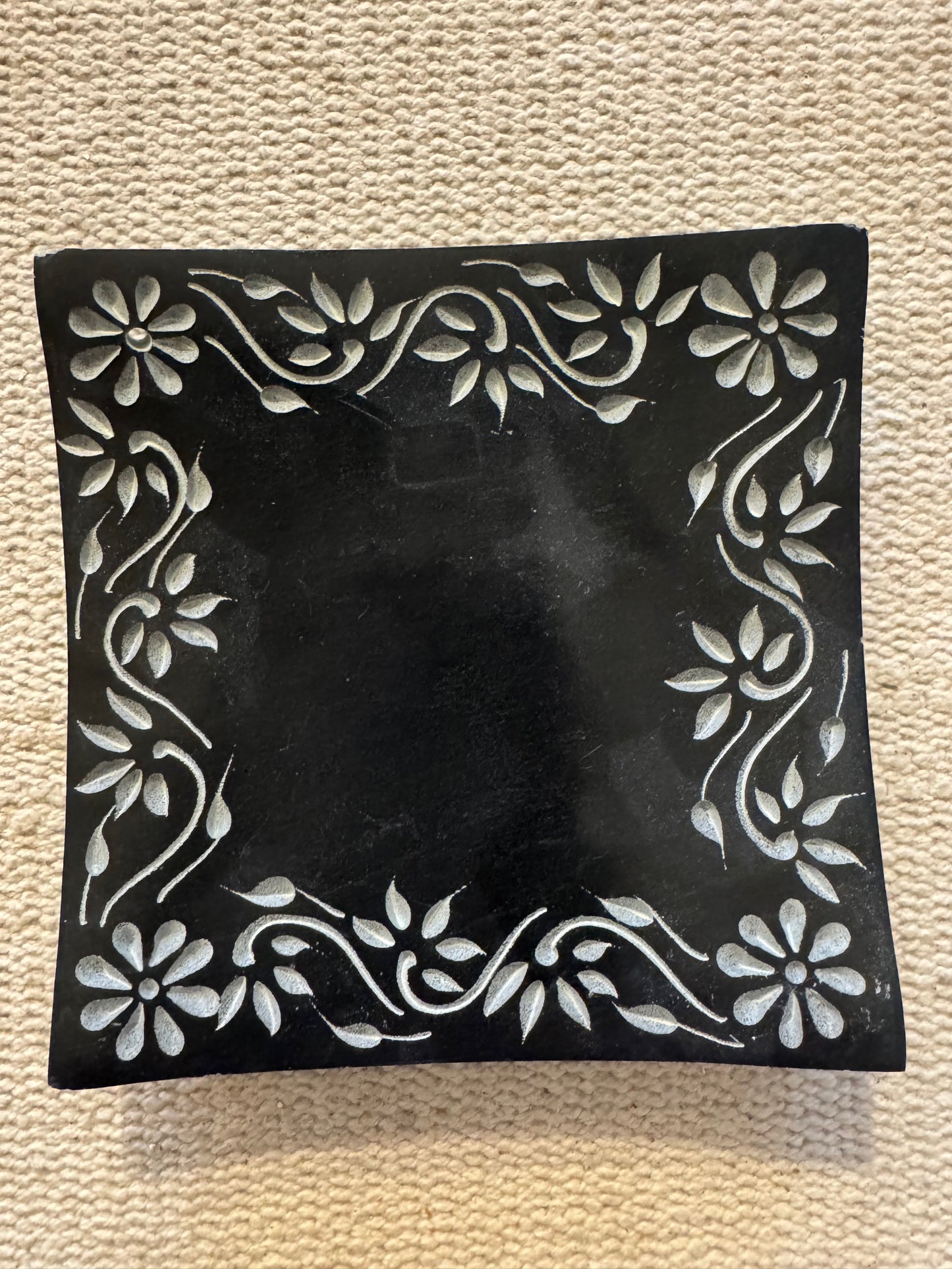 Porte encens en pierre à savon noir