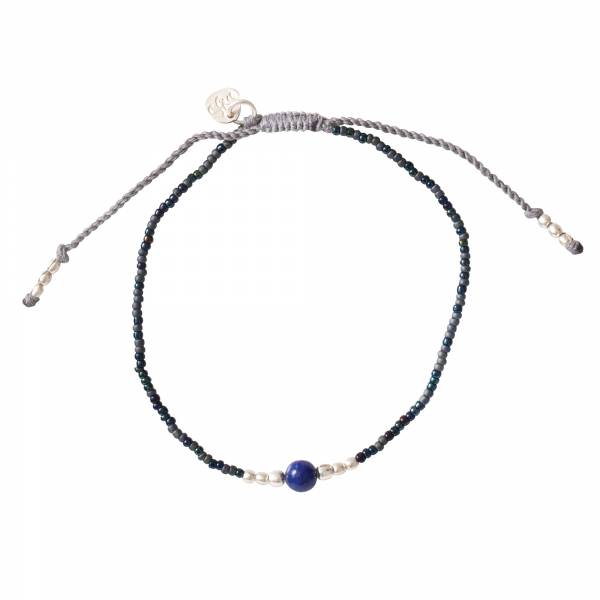Iris bracelet with lapis lazuli stone