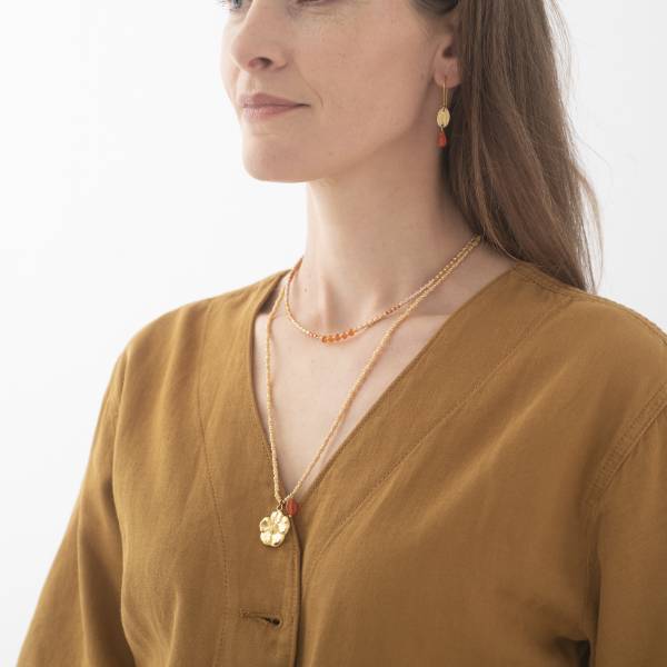 Golden necklace in gold plated with carnelian