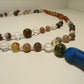 Mâlâ en perles de bois de santal, agate du botswana, turquoise africaine et quartz