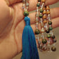 Mâlâ en perles de bois de santal, agate du botswana, turquoise africaine et quartz
