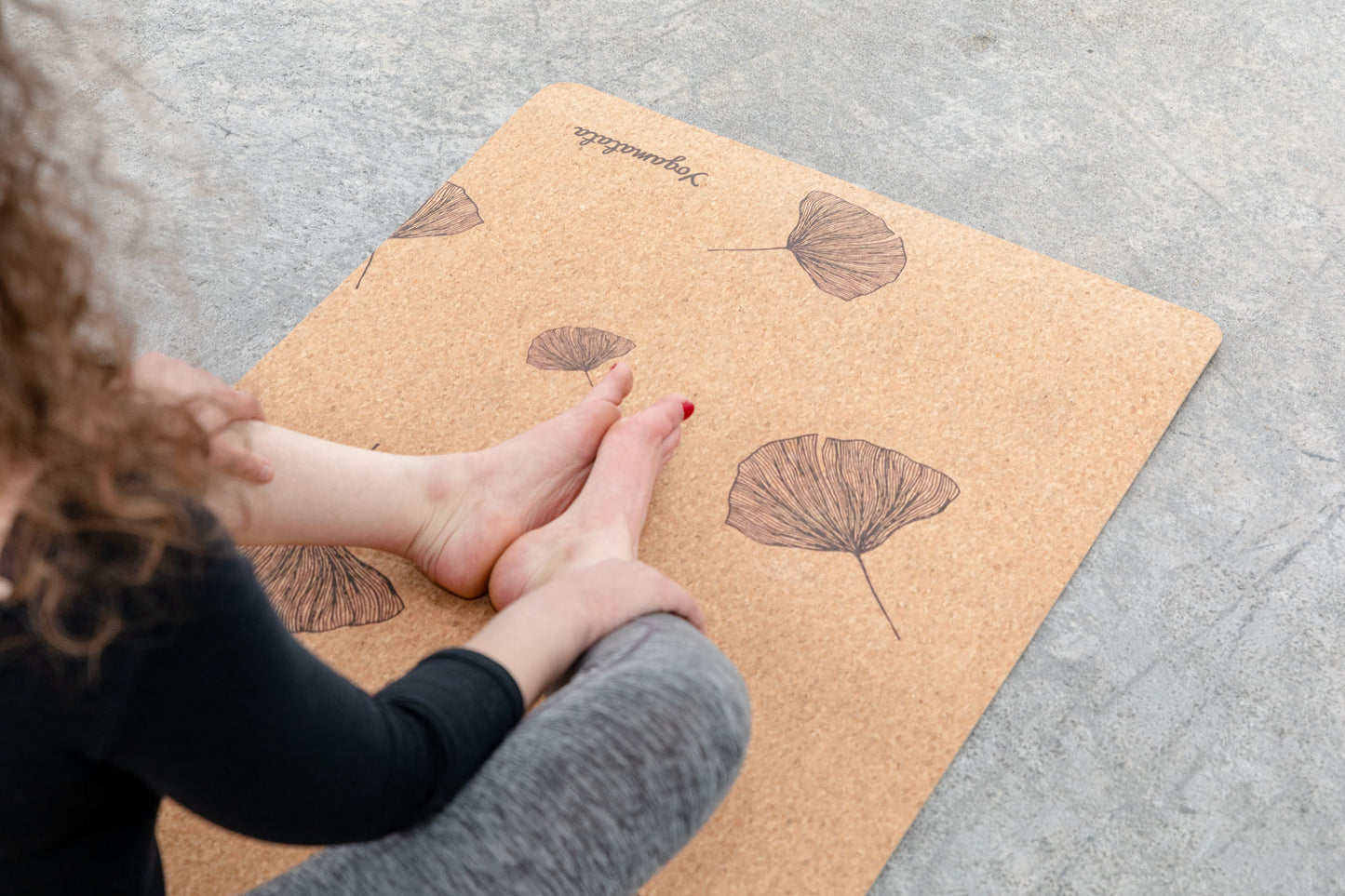 Tapis de yoga recyclé (caoutchouc et liège) - motifs fleur de Ginkgo
